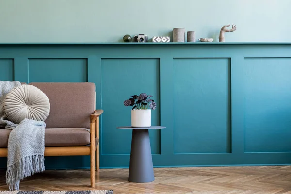 舒适时尚沙发的现代绿色室内设计 — 图库照片