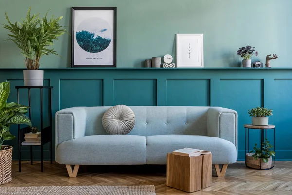 Moderní Zelený Design Interiéru Pohodlnou Stylovou Pohovkou — Stock fotografie