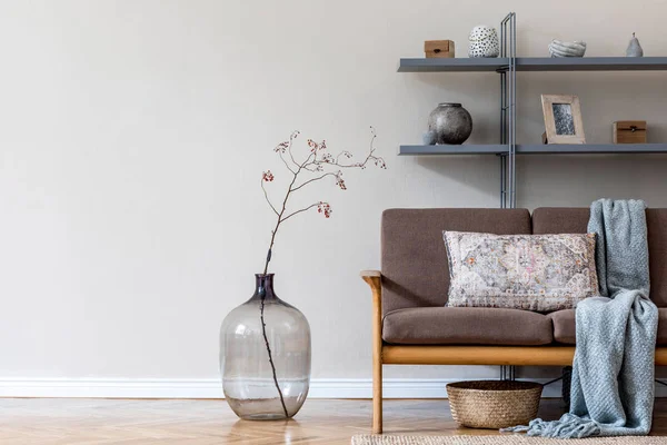 Appartement Intérieur Moderne Avec Canapé Vase Élégant — Photo