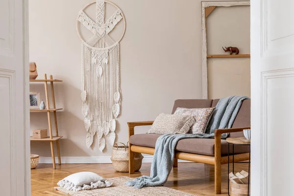 Zeitgemäßes Design Der Wohnung Interieur Mit Stilvollem Sofa — Stockfoto