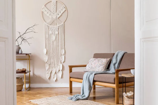 Diseño Contemporáneo Del Interior Del Apartamento Con Elegante Sofá —  Fotos de Stock