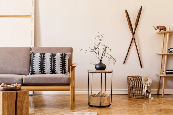 Moderno Appartamento Interno Con Elegante Divano Vaso — Foto Stock