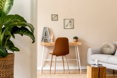 Bej tablo ve çeşitli detaylar, iç tasarım