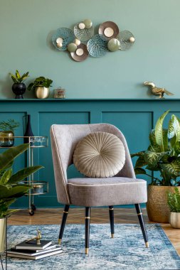 Stüdyoda çok şık bir koltuk. 