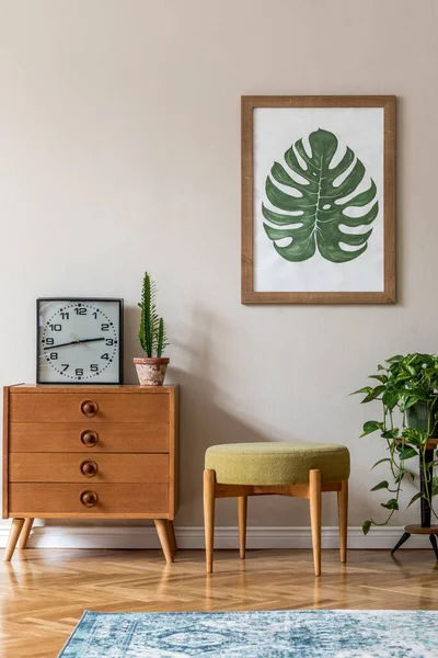 Design Élégant Avec Commode Vintage Plantes Pot Beaux Dessins — Photo