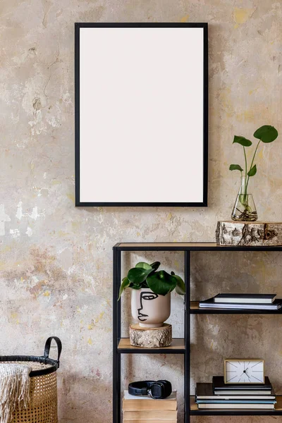 Boş kopya alanı çerçeveleri şık bir odada duvarda, yaratıcı iç tasarım