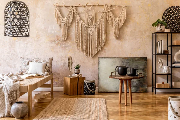 Interior Design Des Stilvollen Wohnzimmers Mit Chaiselongue Schöne Makrame Rattan — Stockfoto
