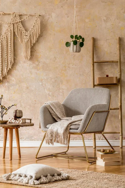 Interieur Van Oosterse Woonkamer Met Moderne Fauteuil Macrame Houten Ladder — Stockfoto