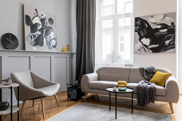 Interior Rumah Modern Skandinavia Ruang Tamu Dengan Desain Sofa Abu — Stok Foto