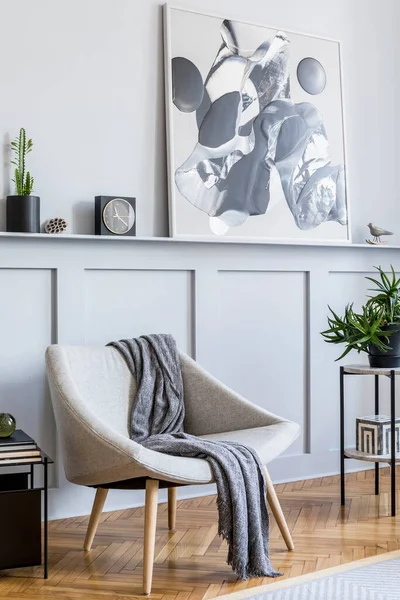 Snygg Inredning Vardagsrum Med Design Grå Fåtölj Rutig Marmor Pall — Stockfoto