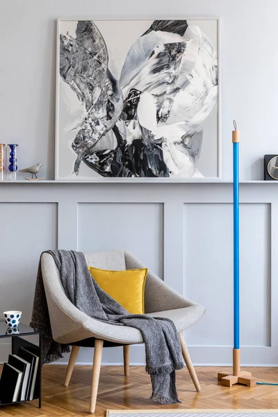 Intérieur Élégant Salon Avec Fauteuil Gris Design Oreillers Néon Peintures — Photo