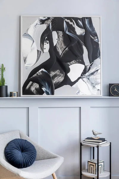 Elegante Interior Sala Estar Con Diseño Sillón Gris Almohadas Taburete — Foto de Stock