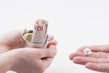 Birikmiş son para için ilaç alımı