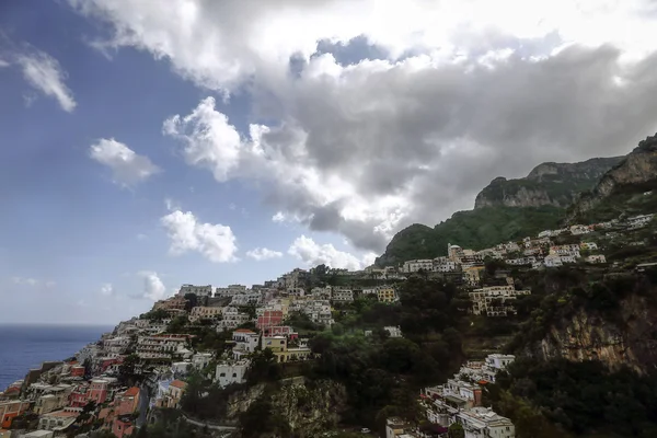 Vista Ciudad Positano Entre Montañas Mar Mediterráneo Italia —  Fotos de Stock