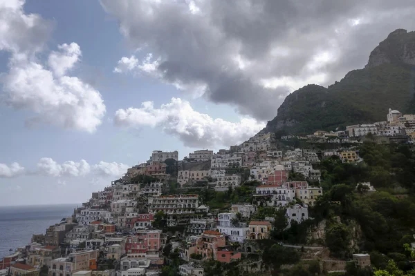Vista Ciudad Positano Entre Montañas Mar Mediterráneo Italia —  Fotos de Stock