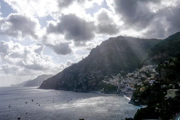 Uitzicht Stad Van Positano Tussen Bergen Middellandse Zee Italië — Stockfoto