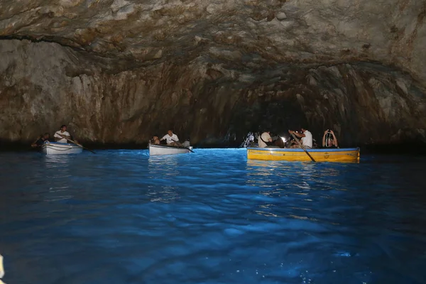 Capri Italy Mai 2014 Boats Tourist Famous Blue Grotto — Stock Photo, Image