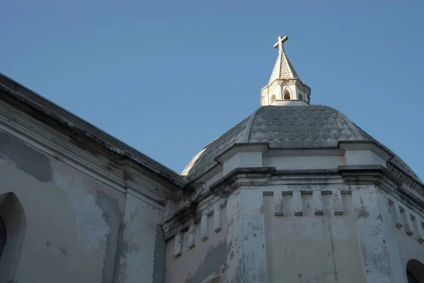 Velha catedral abandonada — Fotografia de Stock