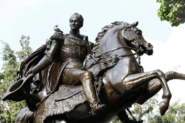 Staue Simon Bolivar — Zdjęcie stockowe