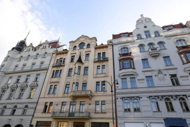 Prag eski şehir merkezinde tarihi binanın görünümü