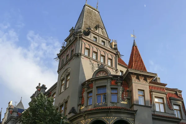 在布拉格老城区的历史建筑的视图 — 图库照片