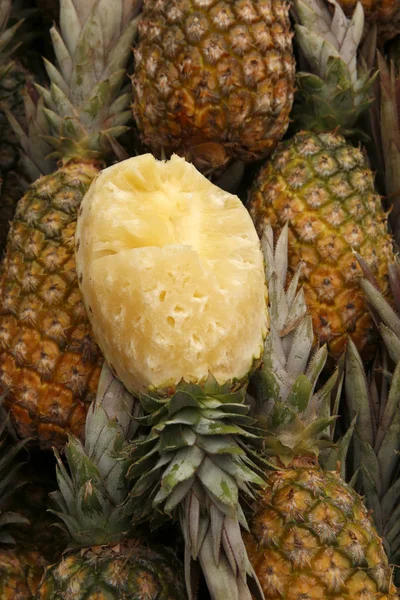 Ananas en vente — Photo