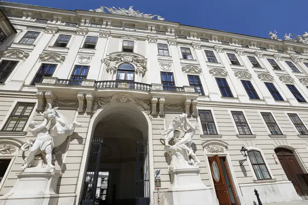 Wiedeń Austria Maj 2017 Dziedziniec Pałacu Hofburg Wiedniu Jest Stare — Zdjęcie stockowe