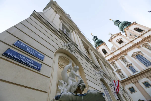 Dr. Ignaz Seipel Platz у Відні (Австрія) — стокове фото