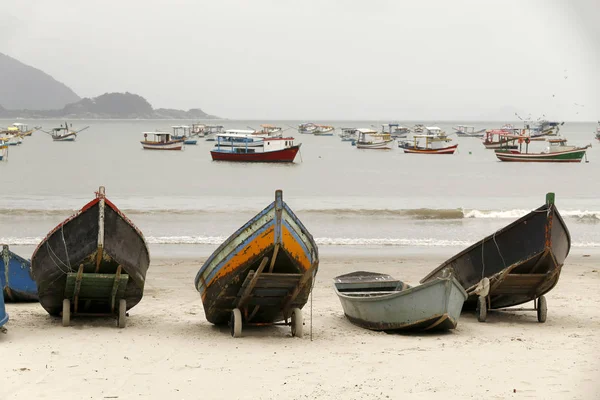 砂の上の漁船 — ストック写真