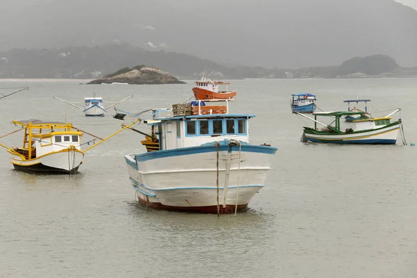 Barcos de pesca no mar — Fotografia de Stock