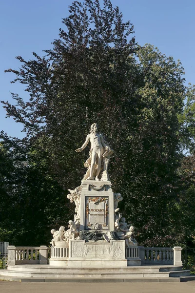 Viena, estatua de Mozart — Foto de Stock