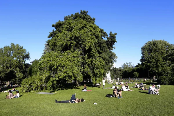 在维也纳的 burggarten 公园 — 图库照片