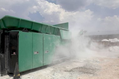 Araba cam geri dönüşüm tesisi