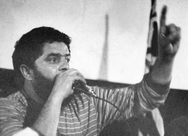 Luiz inacio lula da silva während der Pressekonferenz in den 70er Jahren — Stockfoto