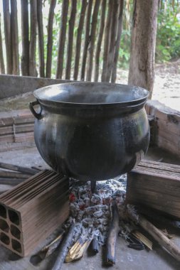 açık ateş üzerinde kazan