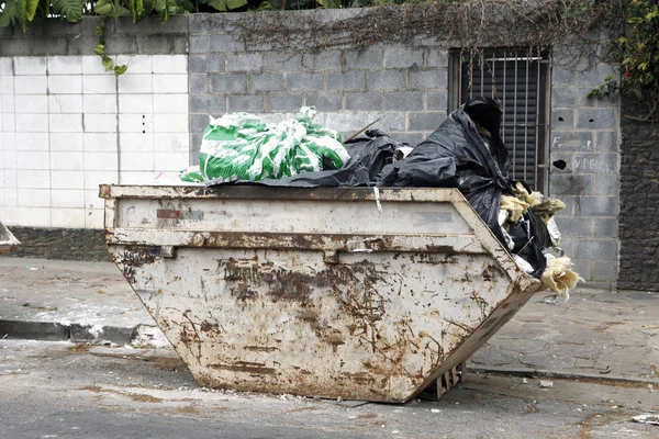 Pojemnika Odpadkami Ulicy Sao Paulo Brazylia — Zdjęcie stockowe