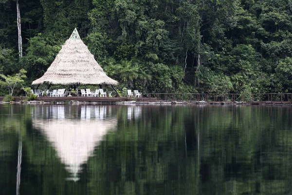 ブラジル北部のアマゾン川を小屋します — ストック写真