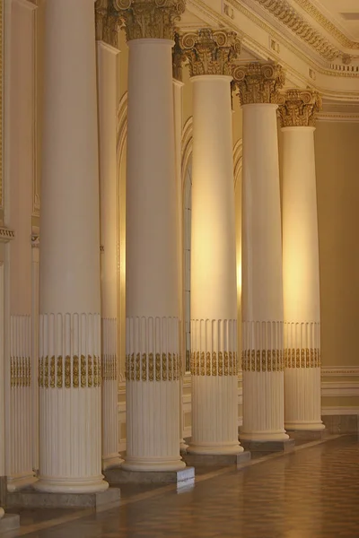 Vintage Hall Columns — Stock Photo, Image