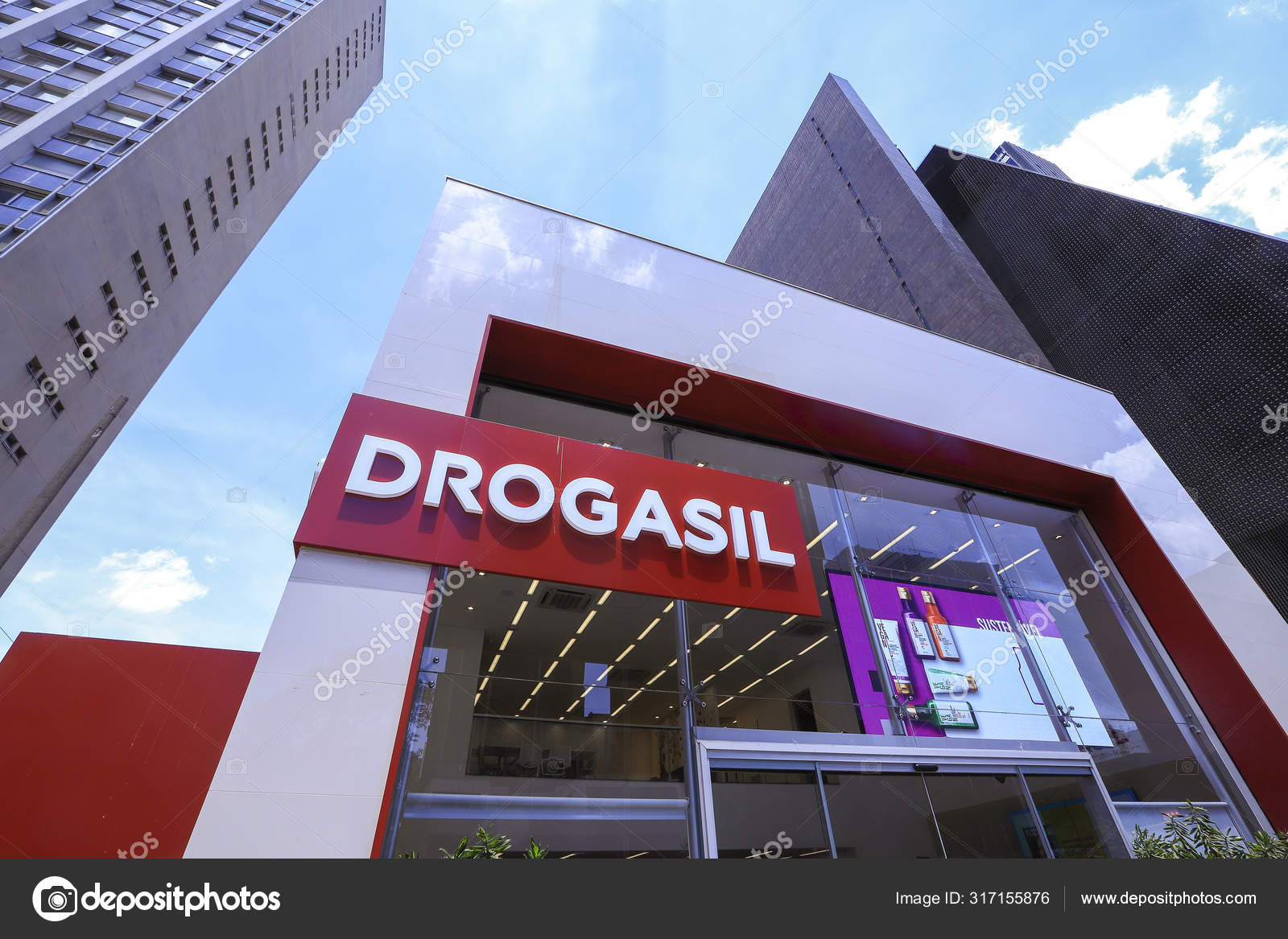 Facade of Drogasil Drugstore Editorial Image - Image of branch