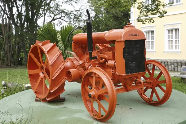 Un tractor Fordson vintage restaurado —  Fotos de Stock