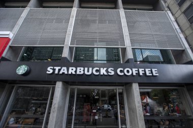 Logolu Starbucks cephesi