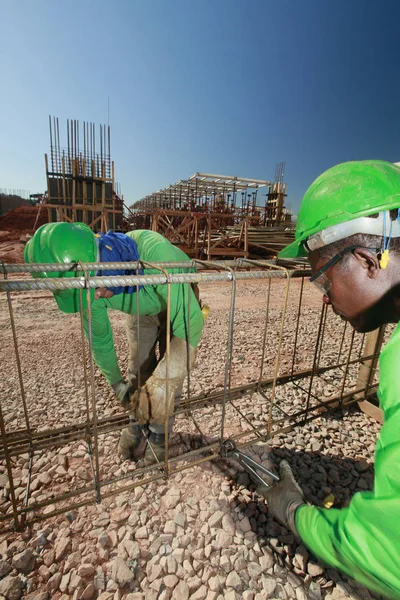 Εργάτες σε αστικές κατασκευές — Φωτογραφία Αρχείου