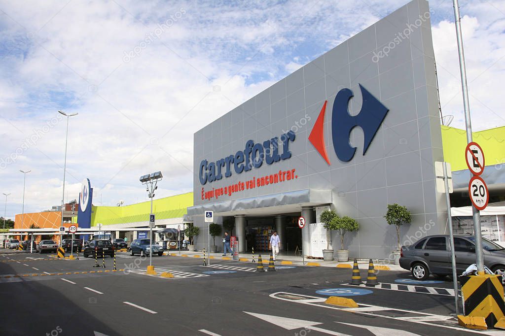 Sao Paulo, Brasil - dec 18, 2005 - Facade of hypermarket Carrefour in Sao Paulo, Brazil