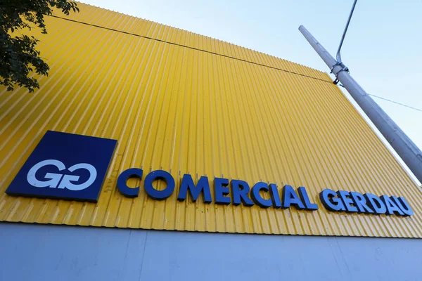 Inscripción y logotipo de Gerdau, empresa siderúrgica — Foto de Stock