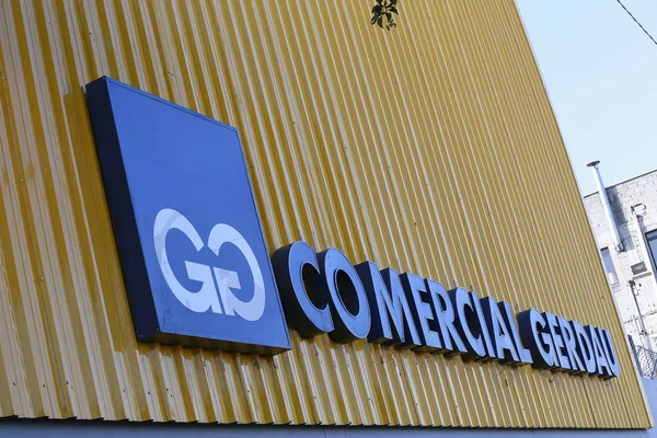 Inscripción y logotipo de Gerdau, empresa siderúrgica — Foto de Stock