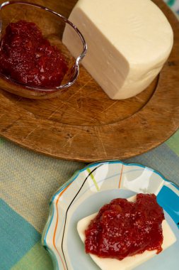 Peynirli guava reçeli, tipik Brezilya tatlısı, adı Romeu e Julieta. Brezilya 'da Haziran ve Temmuz festivallerinde geleneksel