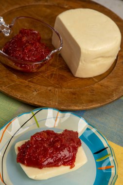 Peynirli guava reçeli, tipik Brezilya tatlısı, adı Romeu e Julieta. Brezilya 'da Haziran ve Temmuz festivallerinde geleneksel