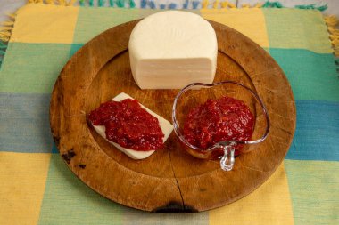 Peynirli guava reçeli, tipik Brezilya tatlısı, adı Romeu e Julieta. Brezilya 'da Haziran ve Temmuz festivallerinde geleneksel