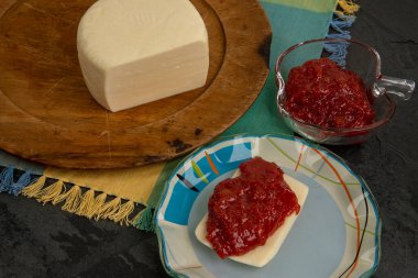 Peynirli guava reçeli, tipik Brezilya tatlısı, adı Romeu e Julieta. Brezilya 'da Haziran ve Temmuz festivallerinde geleneksel