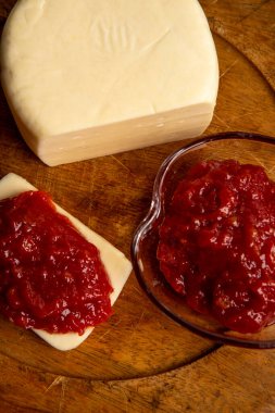 Peynirli guava reçeli, tipik Brezilya tatlısı, adı Romeu e Julieta. Brezilya 'da Haziran ve Temmuz festivallerinde geleneksel